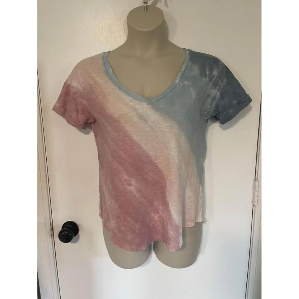 Artistic Diagonal Tie-Dye Tee – Medium, V-Neck Style #0281